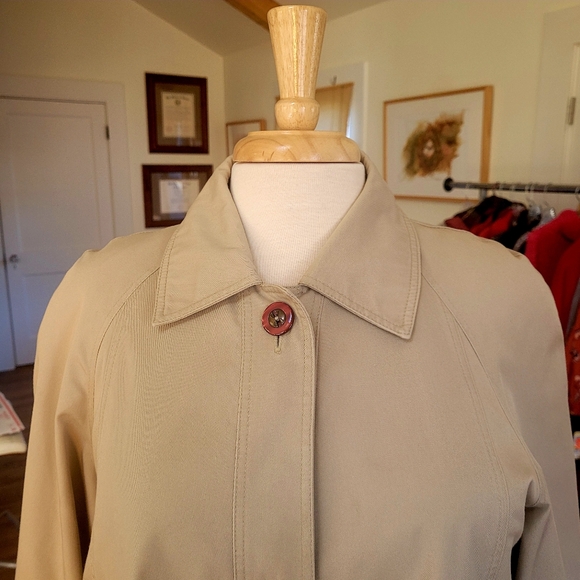 Brem Rainwear Women's Tan Short Trench Coat. Size 10 - Picture 12 of 12